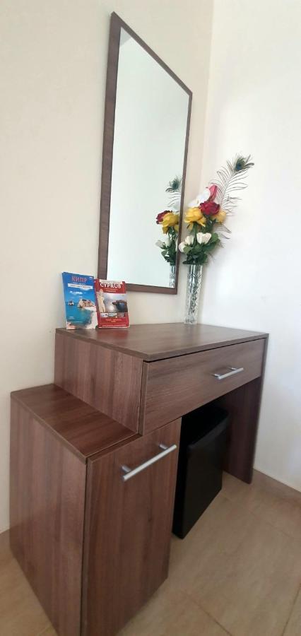 Vasilas Holiday Apartment #1 Larnaca Bagian luar foto