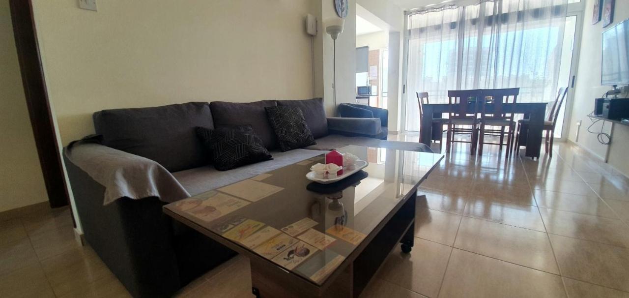 Vasilas Holiday Apartment #1 Larnaca Bagian luar foto