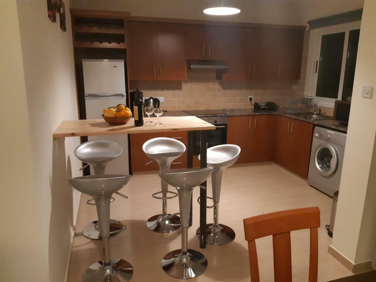 Vasilas Holiday Apartment #1 Larnaca Bagian luar foto